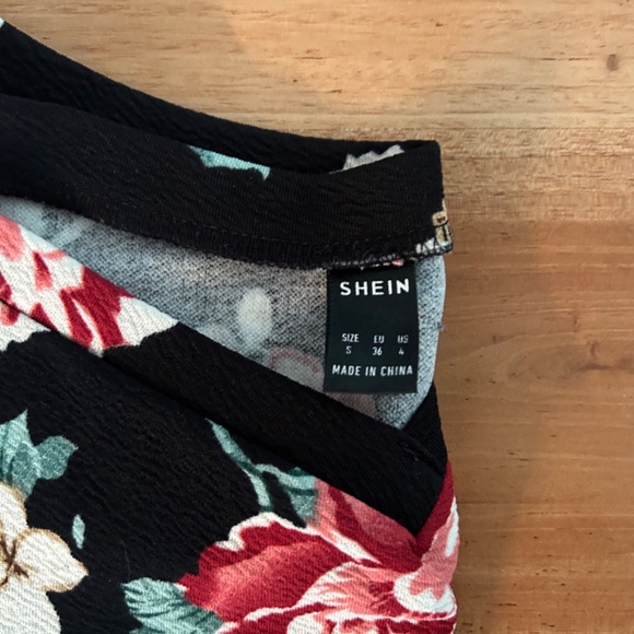 Floral V-neck top - Picture 3 of 3